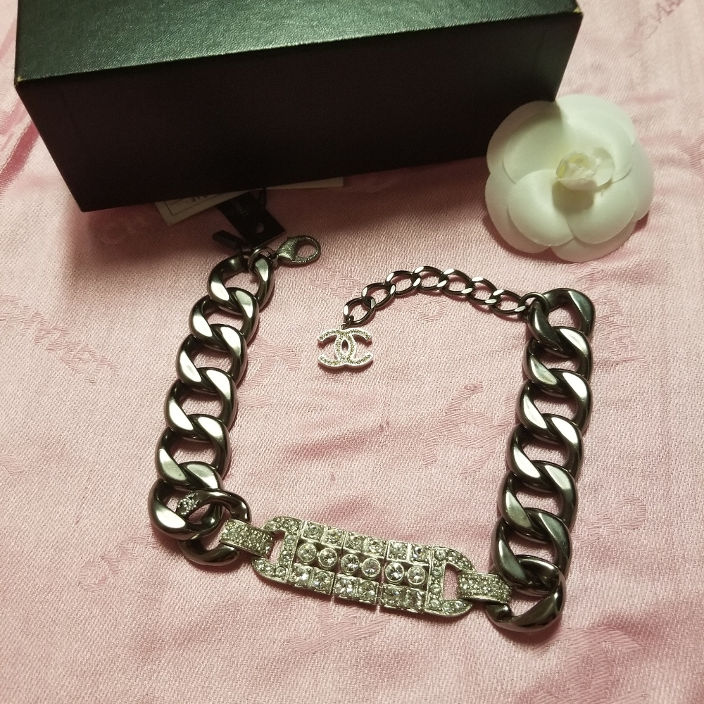 COPY - Chanel choker necklace NwT. - Picture 5 of 7